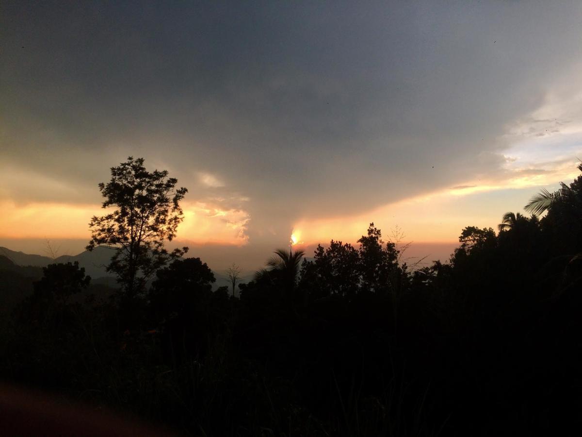 Ceylon Saradiel Home Stay Mawanella Bagian luar foto